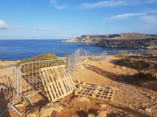 Barrier rental